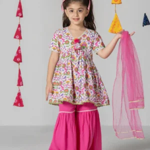 Traditional Outfits for Girls – Ethnic Elegance with a Modern Twist